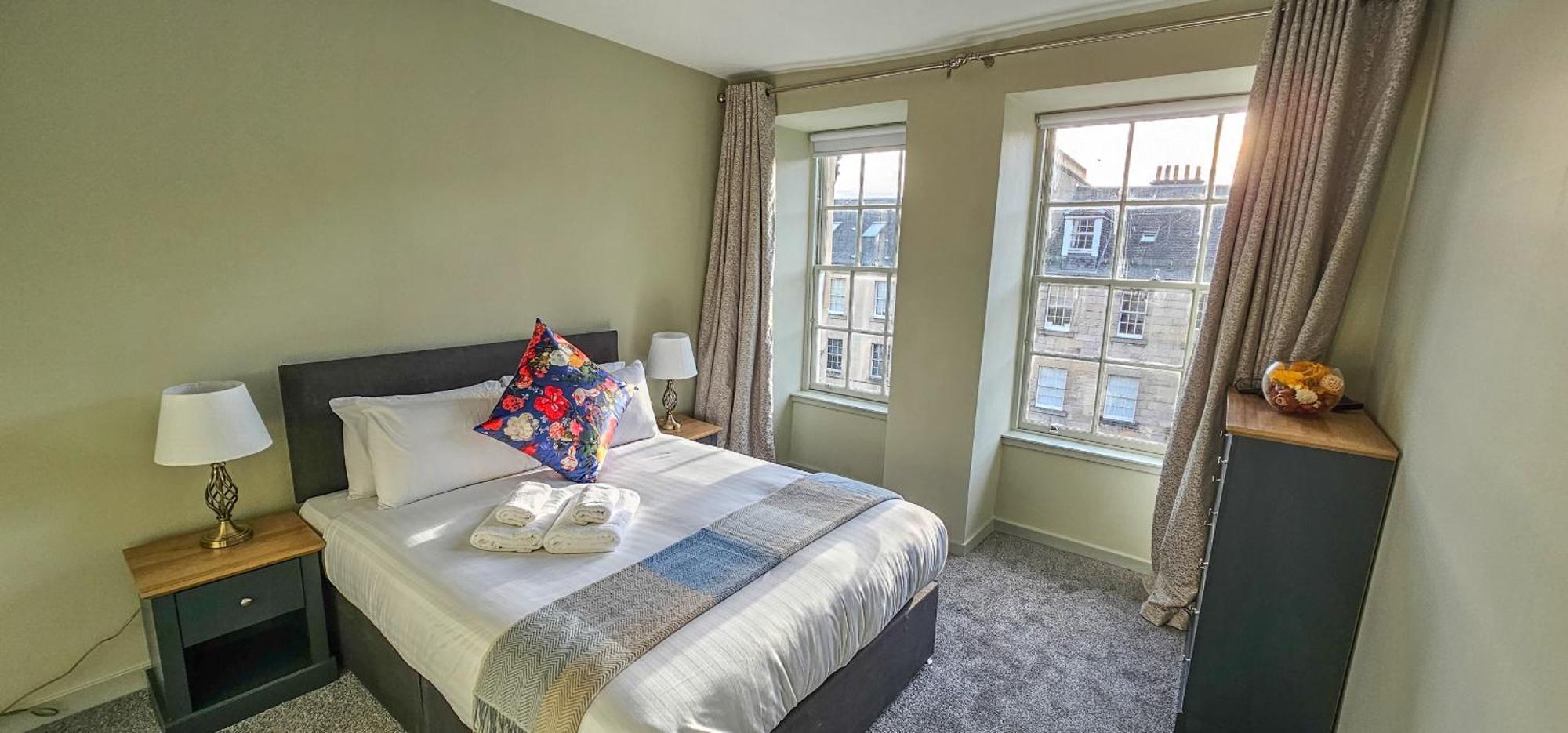 Royal Mile - Bright 2 Bedroom Edimburgo